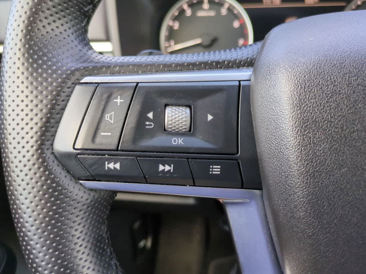 Thumbnail: 2025 Mitsubishi Outlander - 25