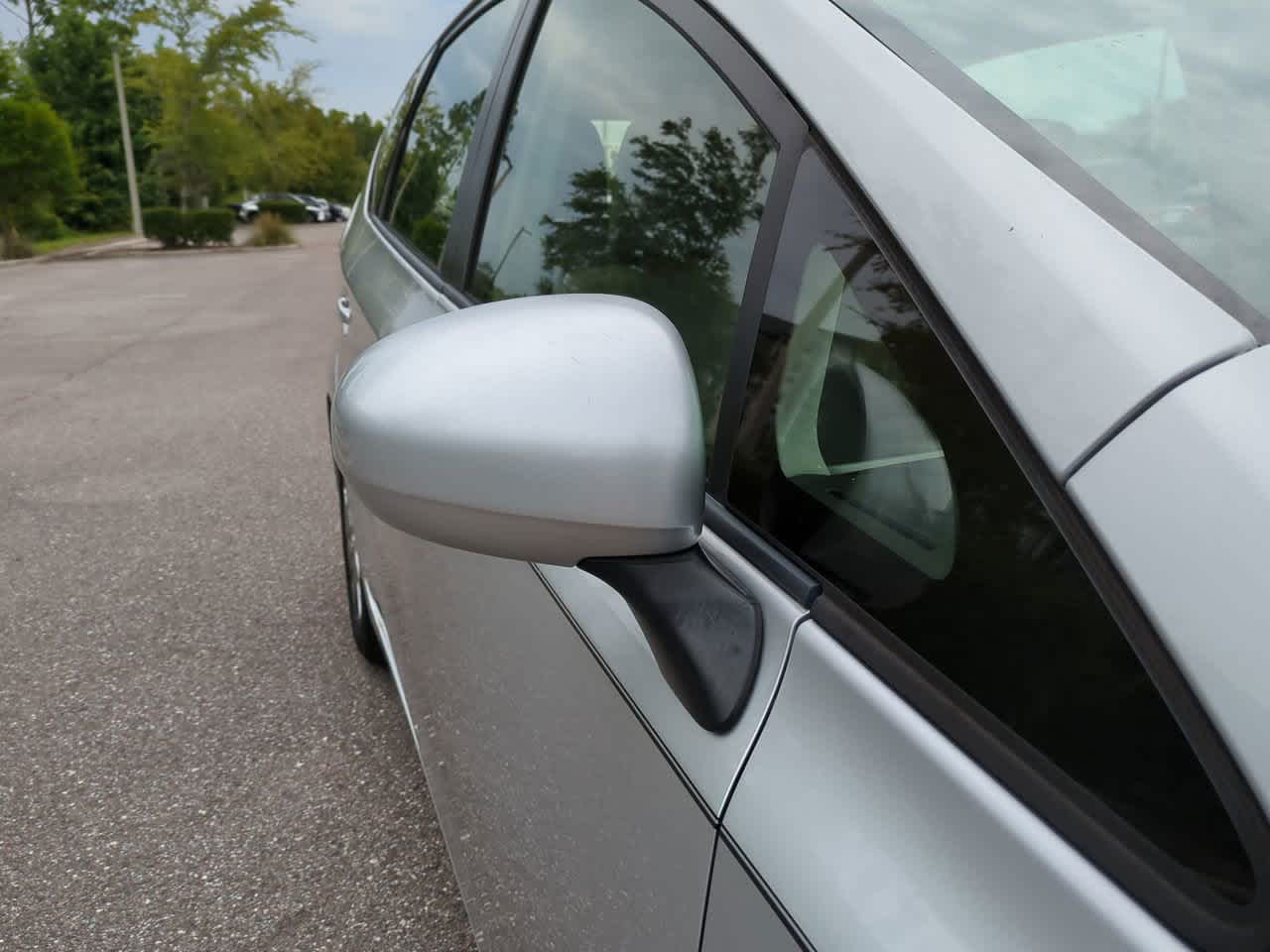 Thumbnail: 2015 Toyota Prius v - 12