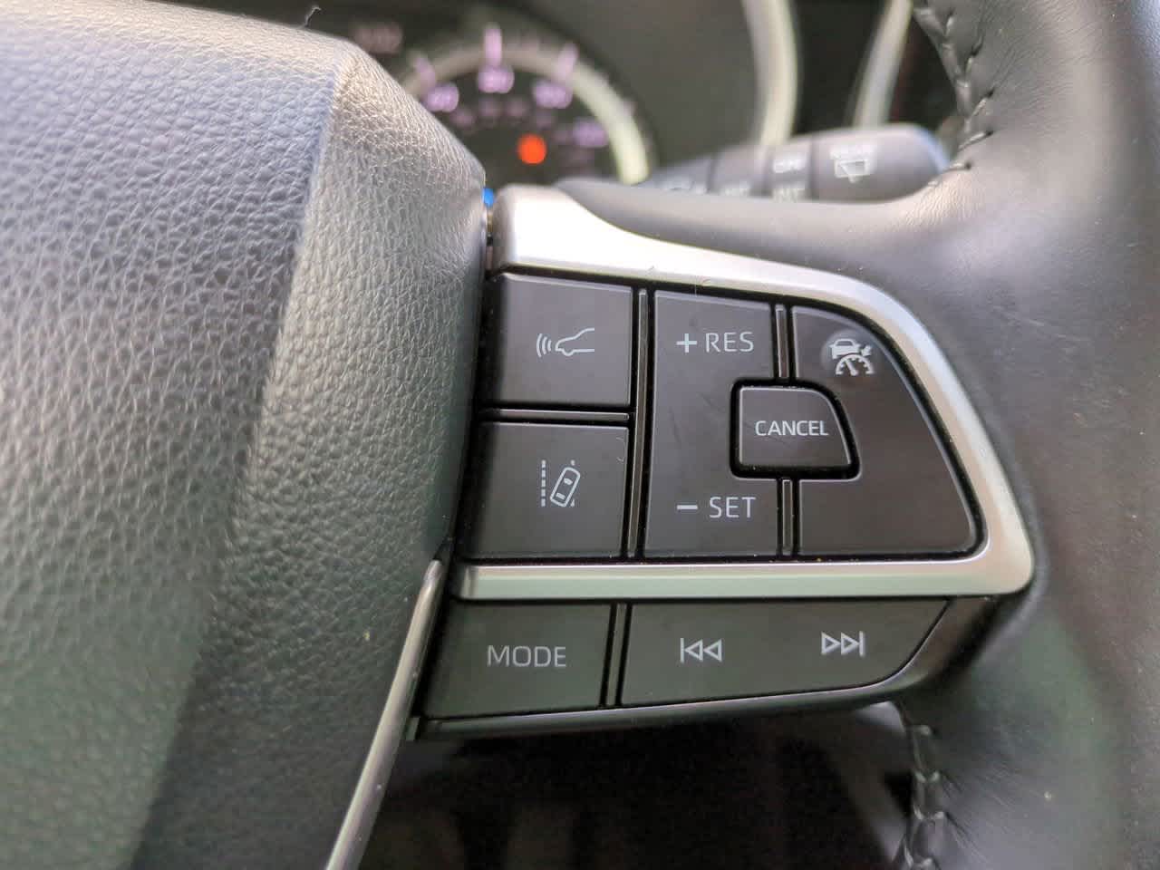 Thumbnail: 2023 Toyota Highlander - 26
