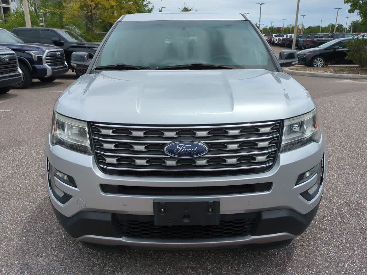 Thumbnail: 2016 Ford Explorer - 9