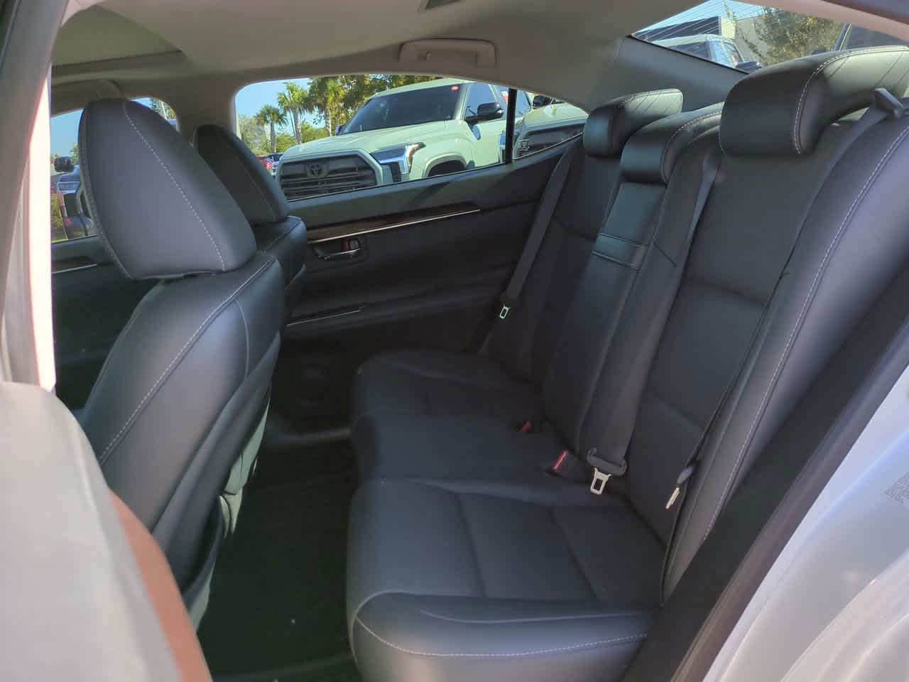 Thumbnail: 2018 Lexus ES - 13