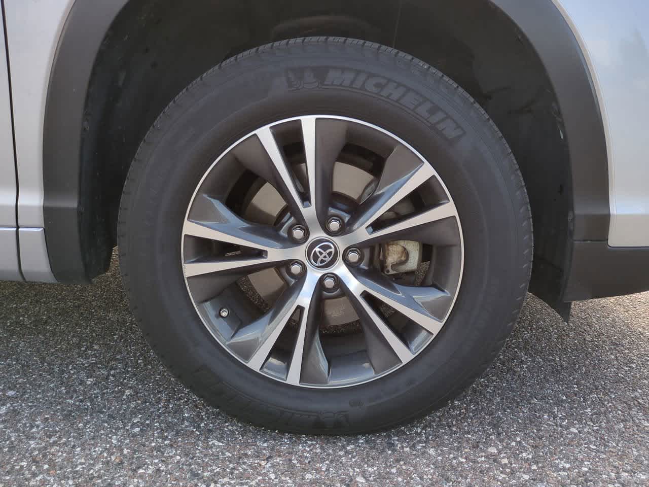 Thumbnail: 2018 Toyota Highlander - 11