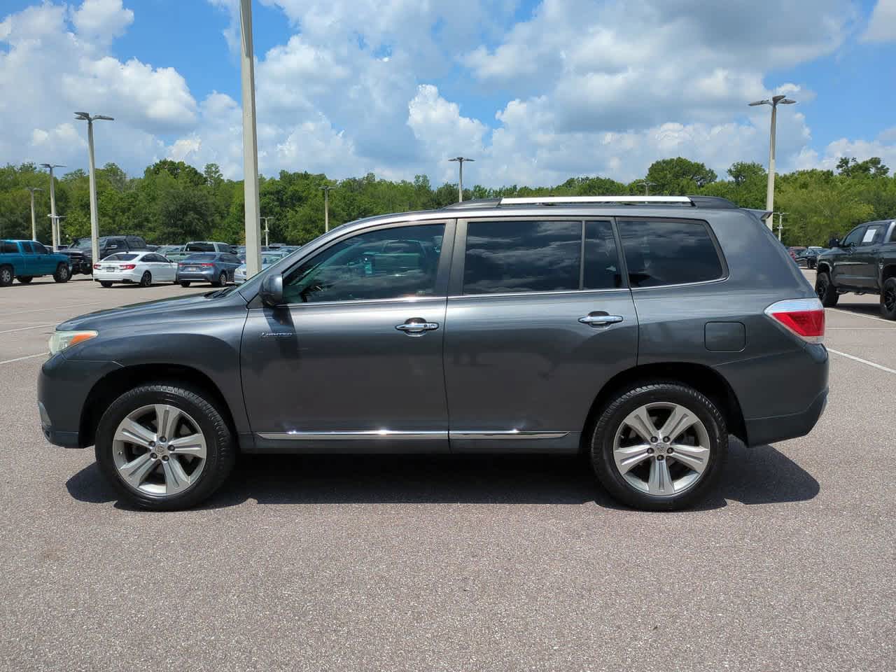 Thumbnail: 2013 Toyota Highlander - 3