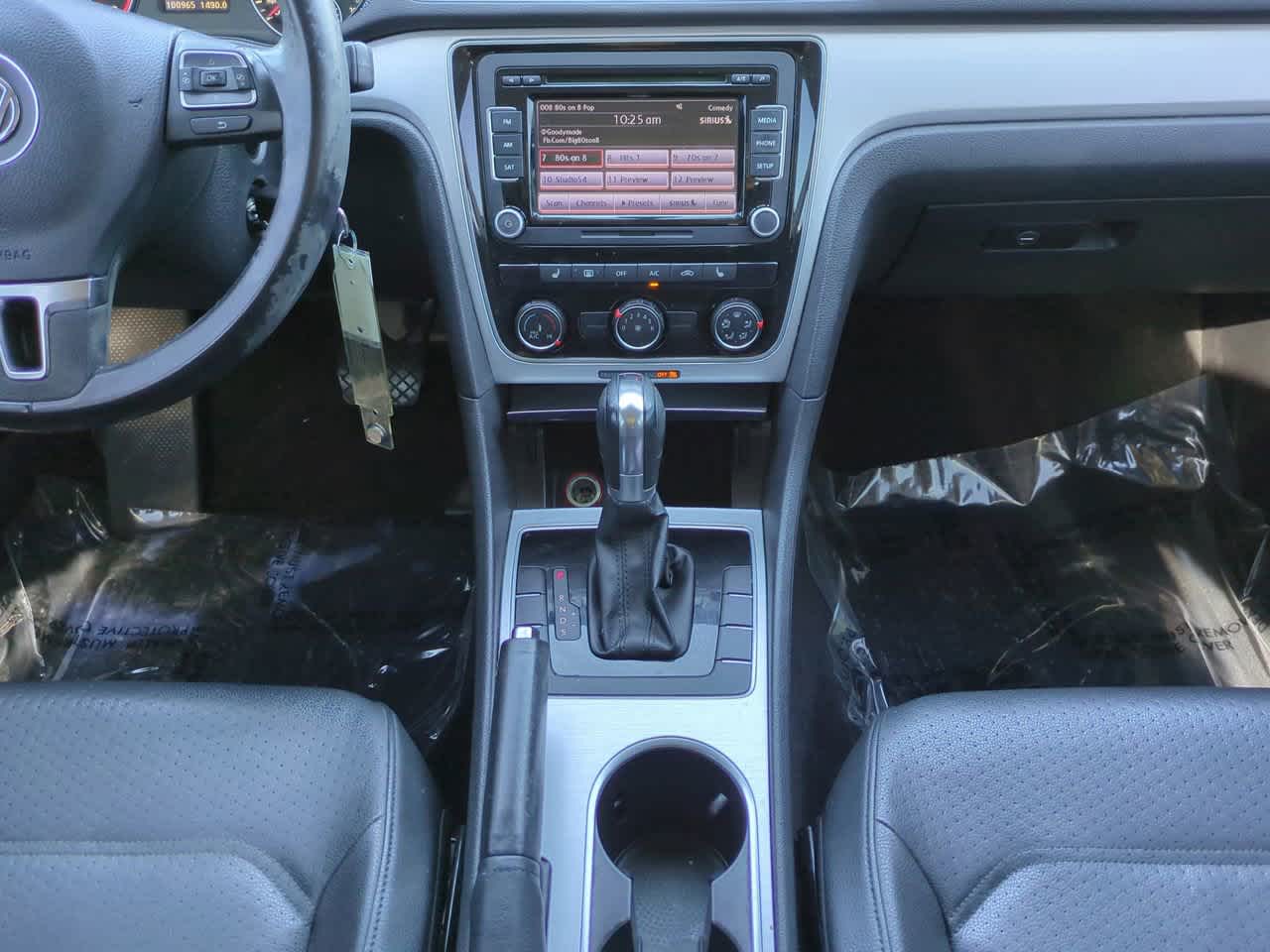 Thumbnail: 2013 Volkswagen Passat - 18