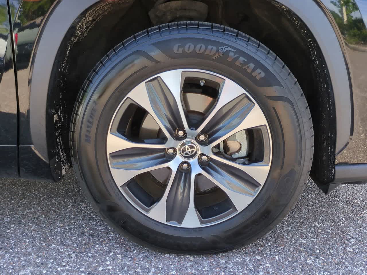 Thumbnail: 2022 Toyota Highlander - 11