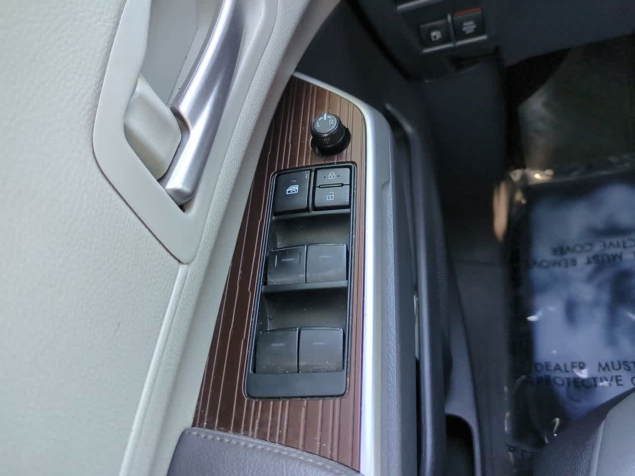 Thumbnail: 2021 Toyota Sienna - 23