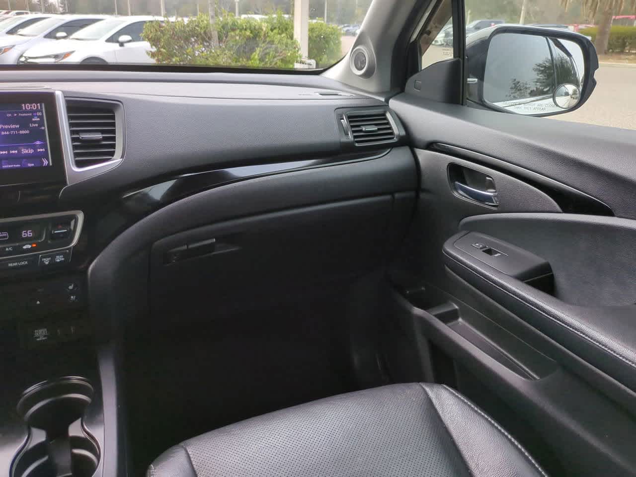 Thumbnail: 2017 Honda Pilot - 17