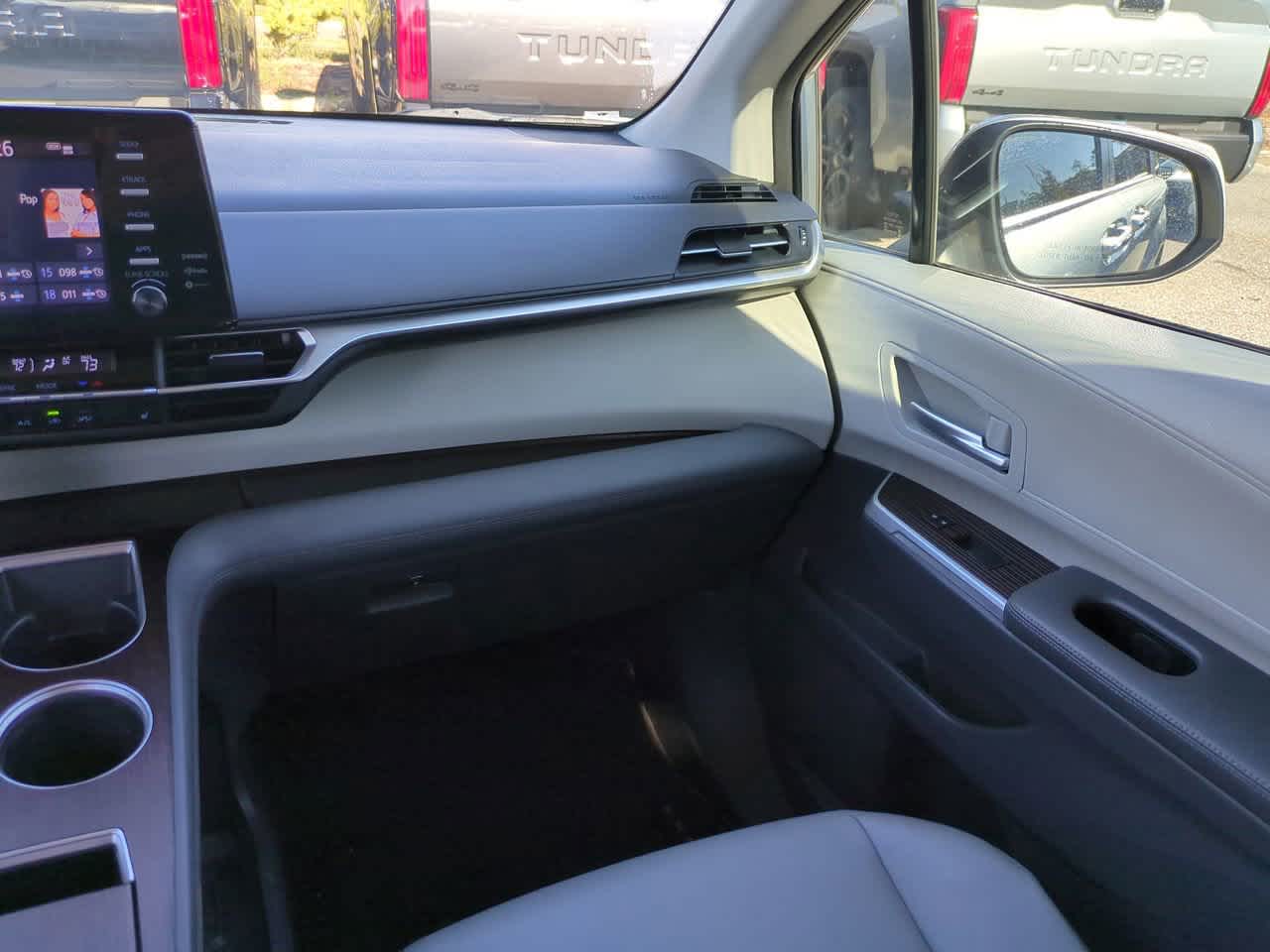 Thumbnail: 2021 Toyota Sienna - 17