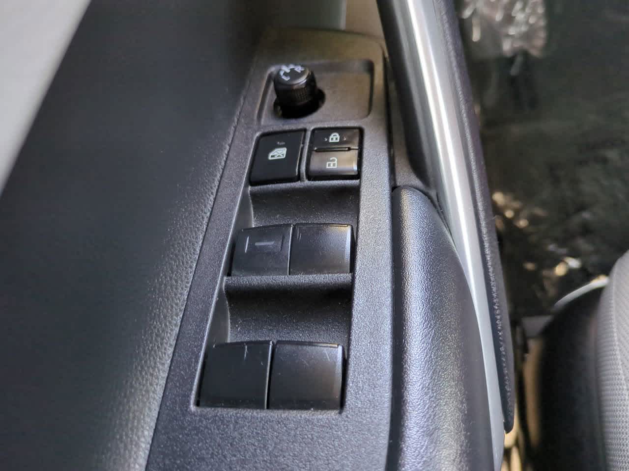 Thumbnail: 2022 Toyota Corolla Cross - 21