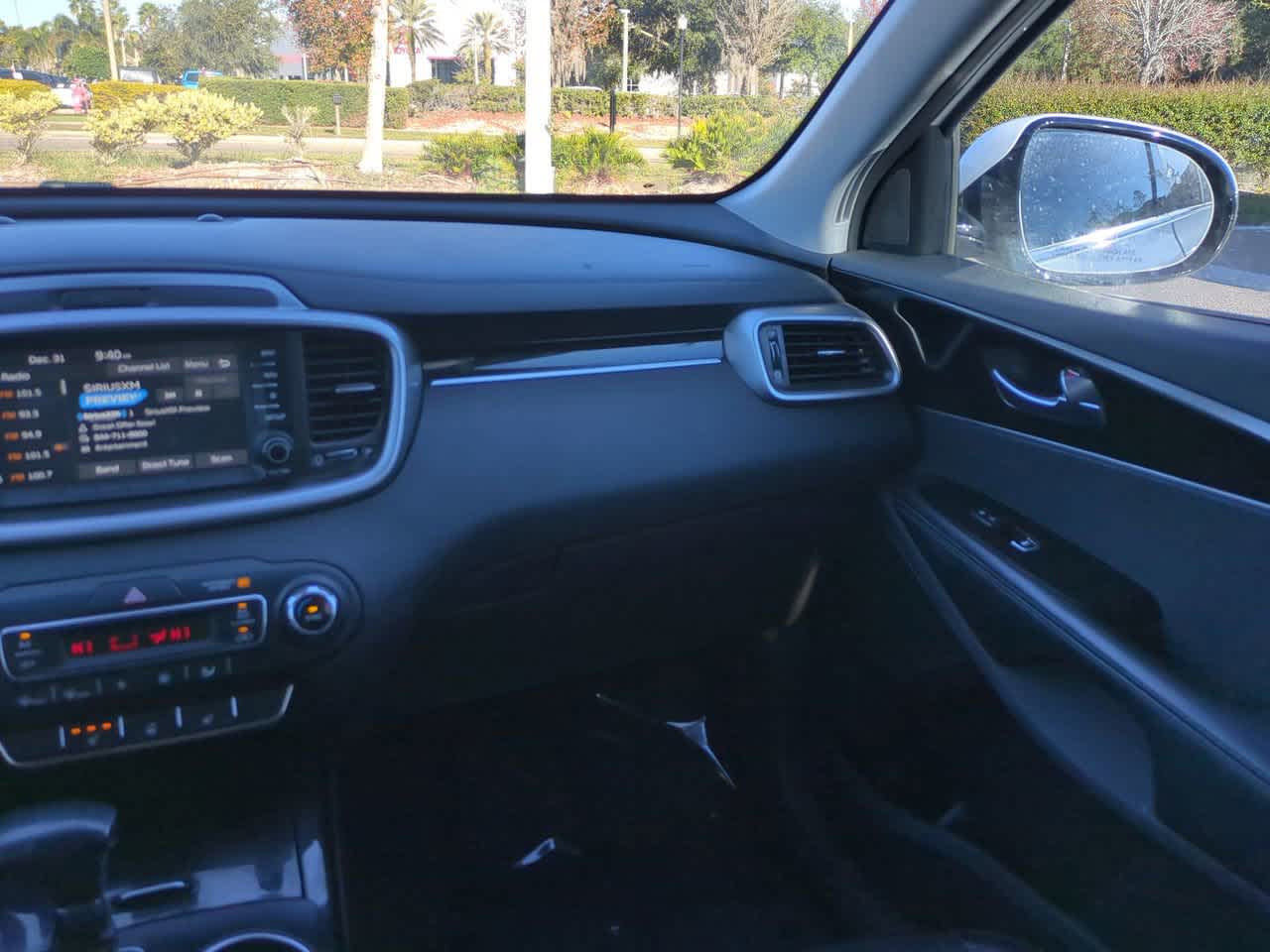 Thumbnail: 2019 Kia Sorento - 16