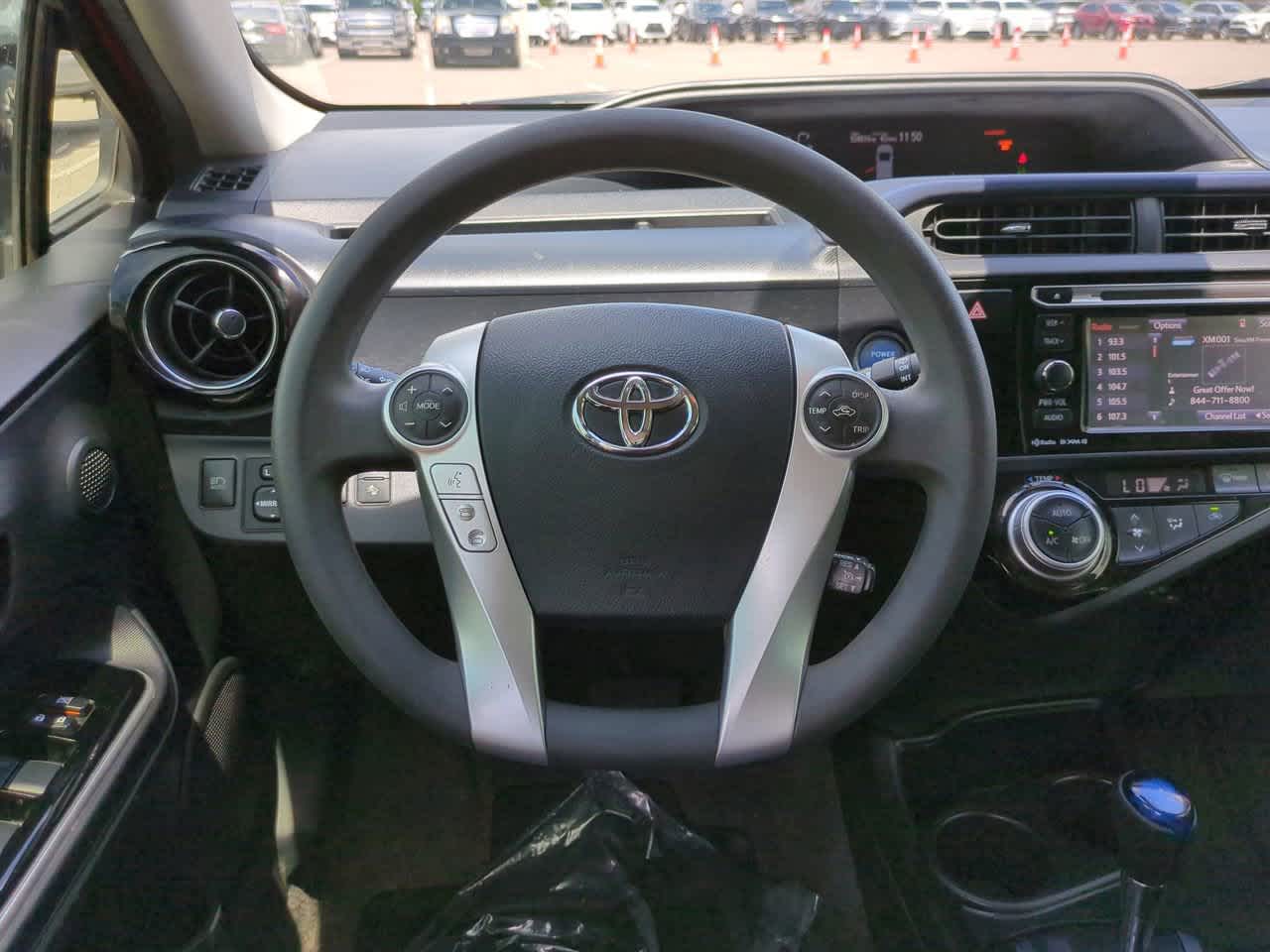Thumbnail: 2016 Toyota Prius c - 15