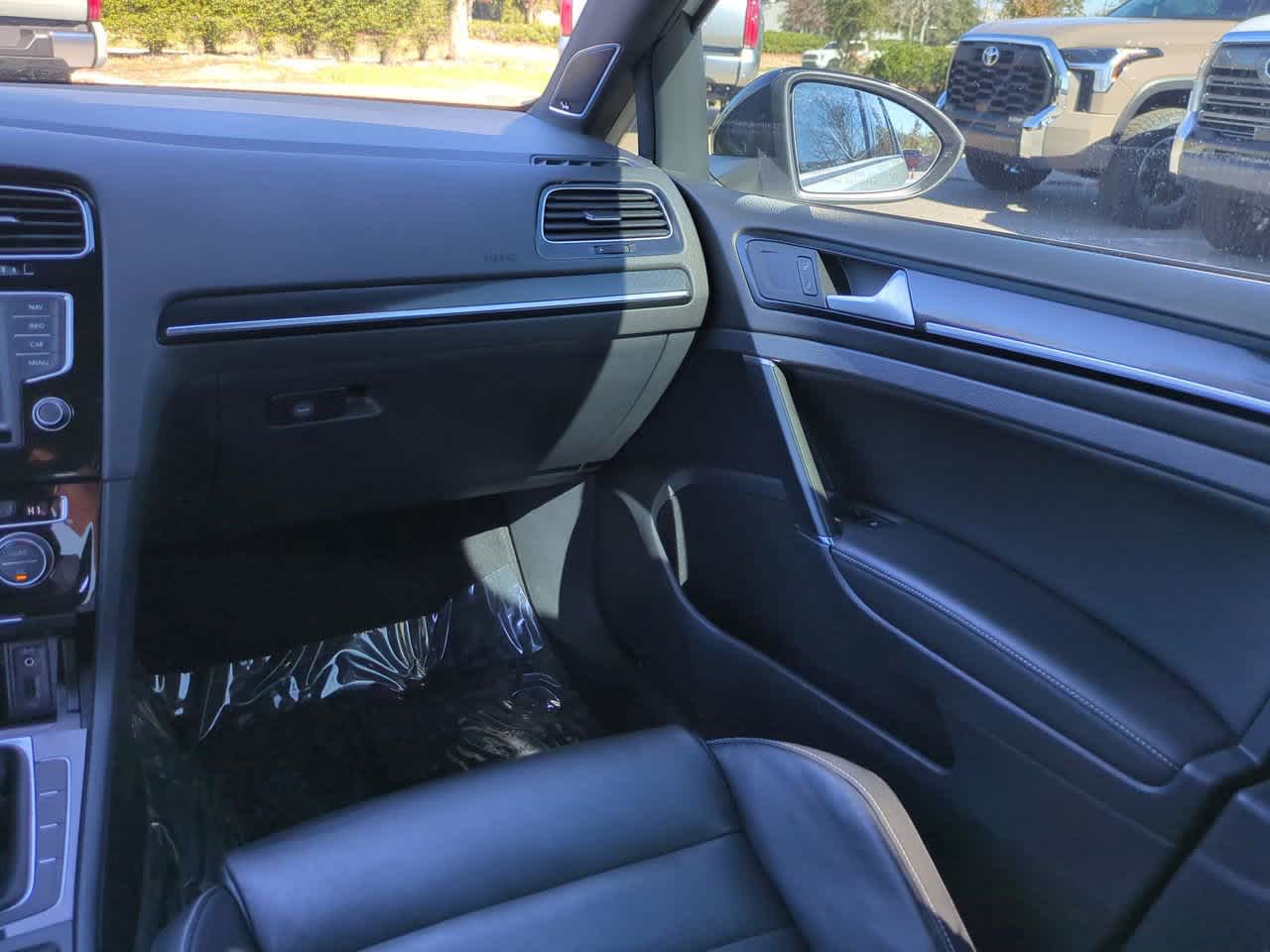 Thumbnail: 2016 Volkswagen Golf - 16