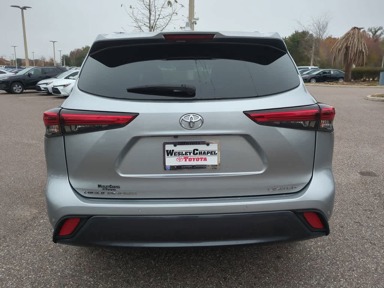 Thumbnail: 2023 Toyota Highlander - 5