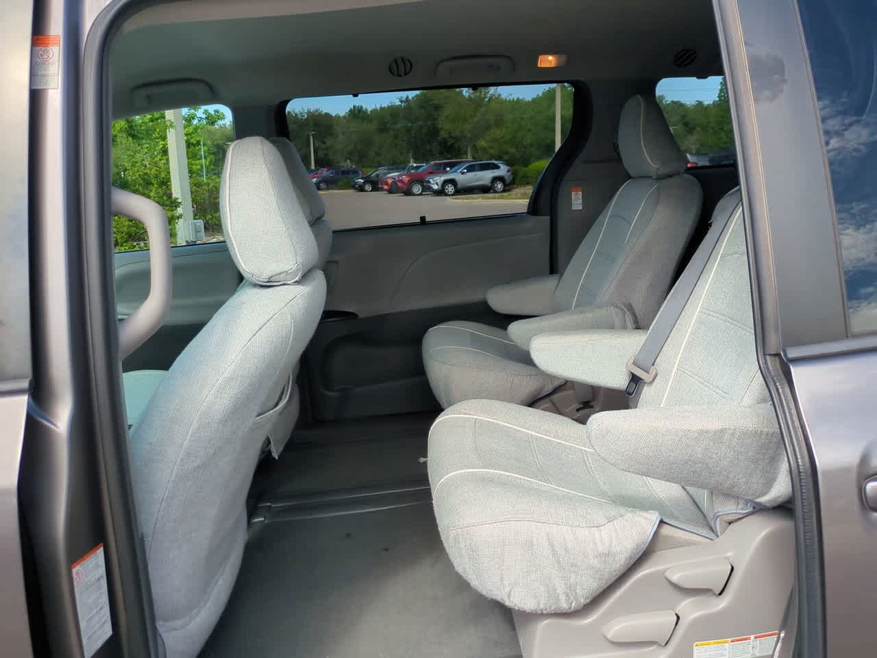Thumbnail: 2017 Toyota Sienna - 14