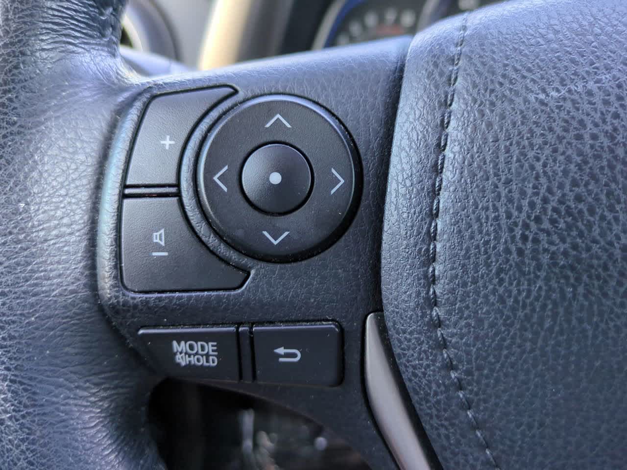 Thumbnail: 2013 Toyota RAV4 - 24