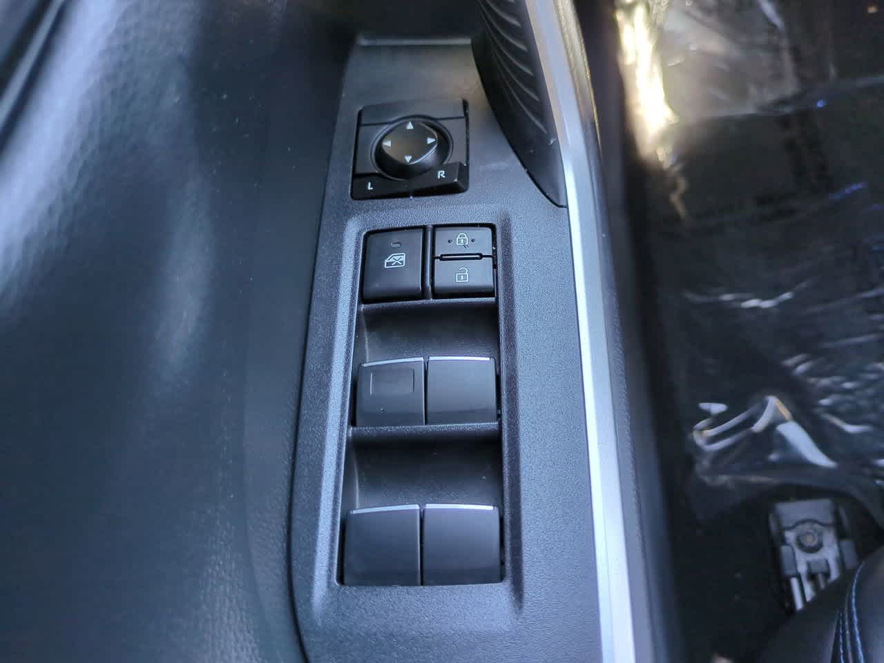 Thumbnail: 2019 Toyota RAV4 - 23