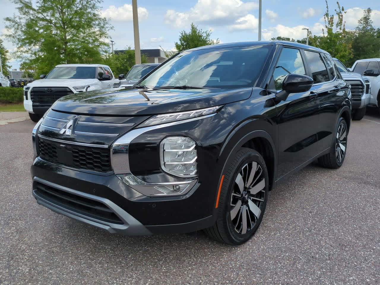 Thumbnail: 2025 Mitsubishi Outlander - 2