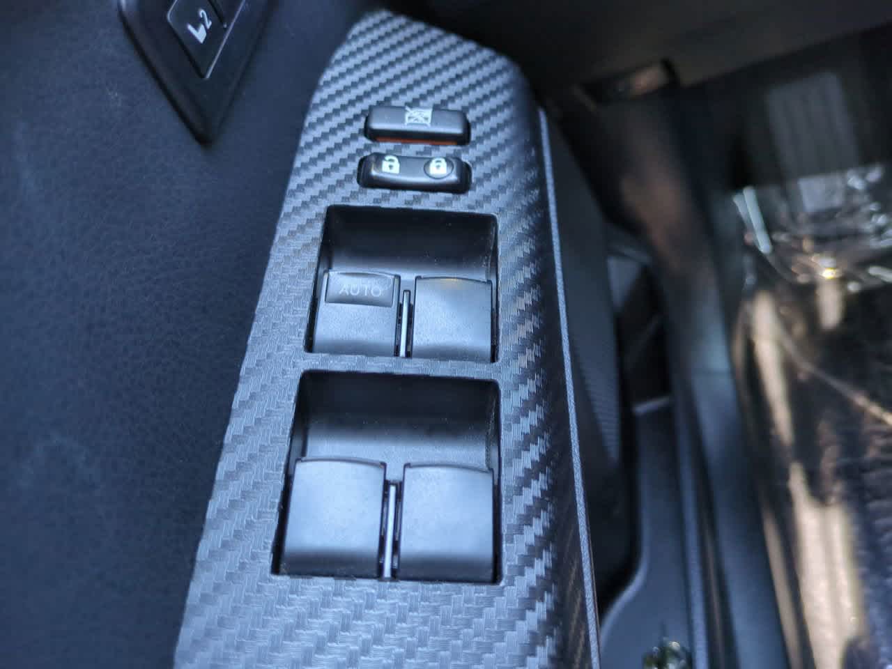 Thumbnail: 2013 Toyota RAV4 - 23