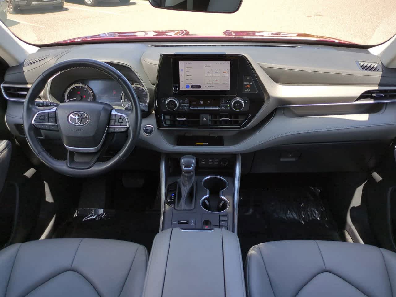 Thumbnail: 2023 Toyota Highlander - 15
