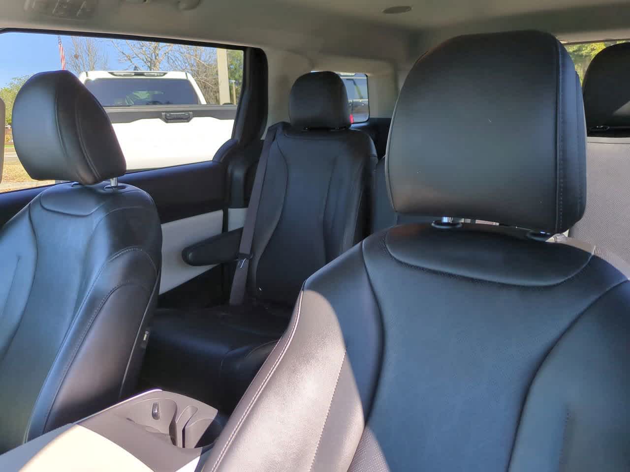 Thumbnail: 2024 Kia Carnival - 8