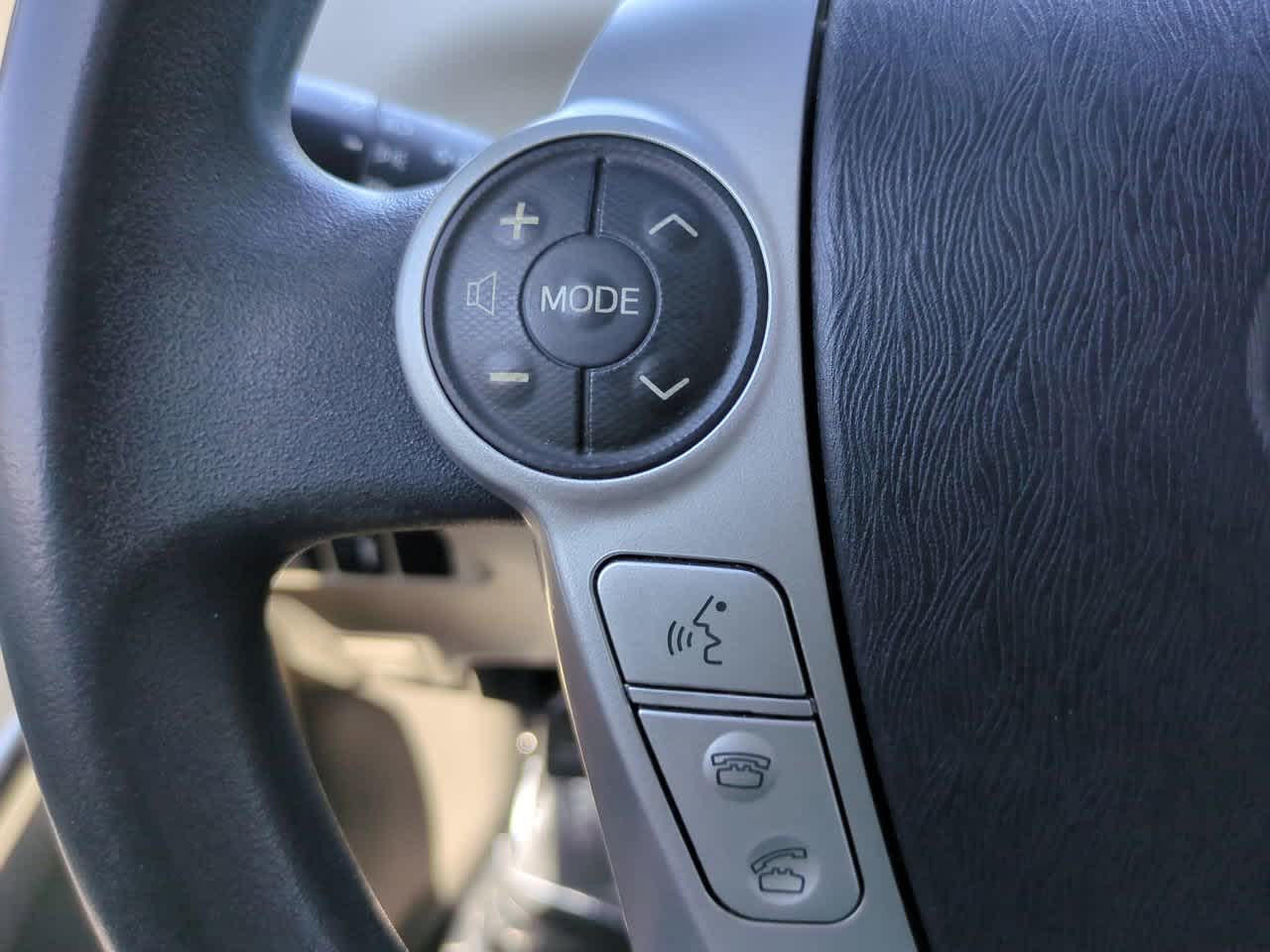 Thumbnail: 2014 Toyota Prius v - 22
