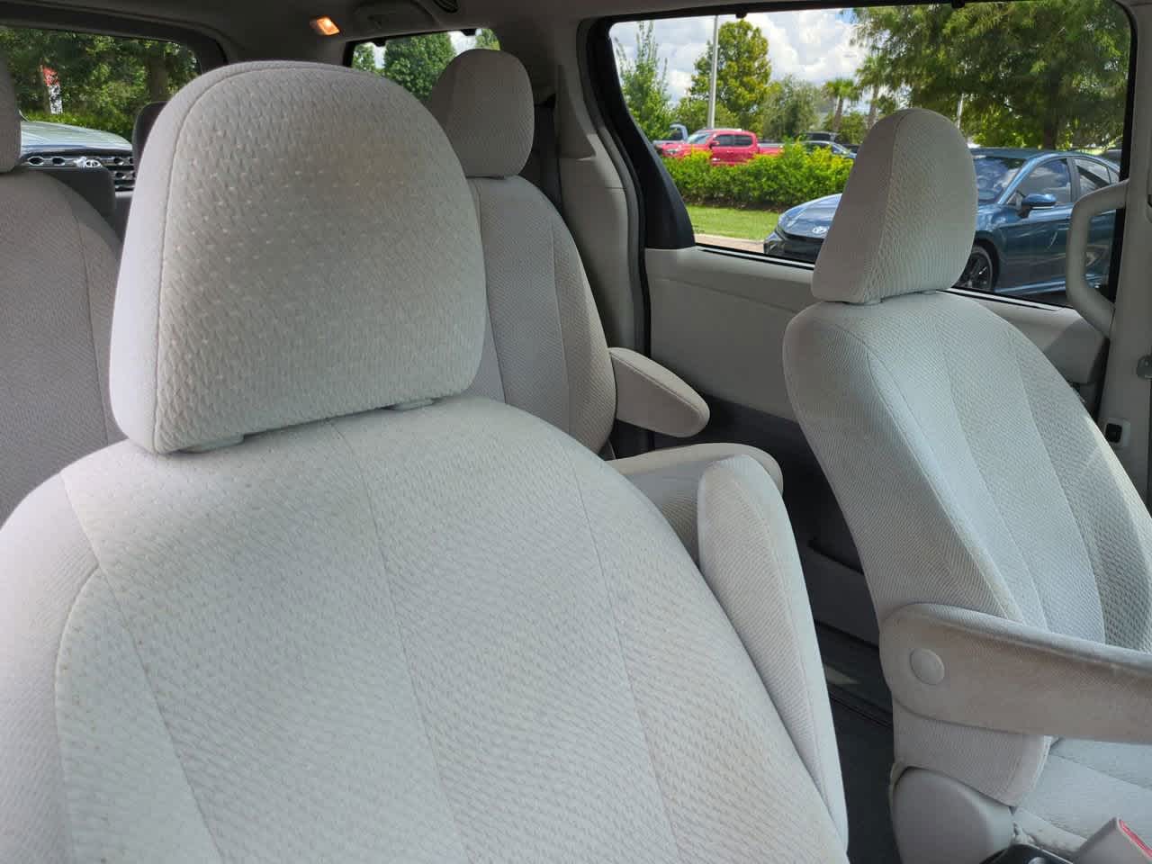 Thumbnail: 2013 Toyota Sienna - 7