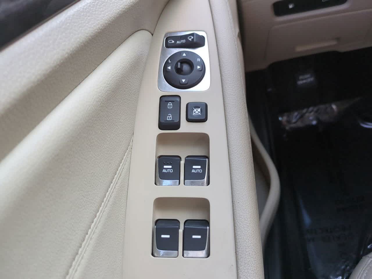 Thumbnail: 2015 Kia Cadenza - 22