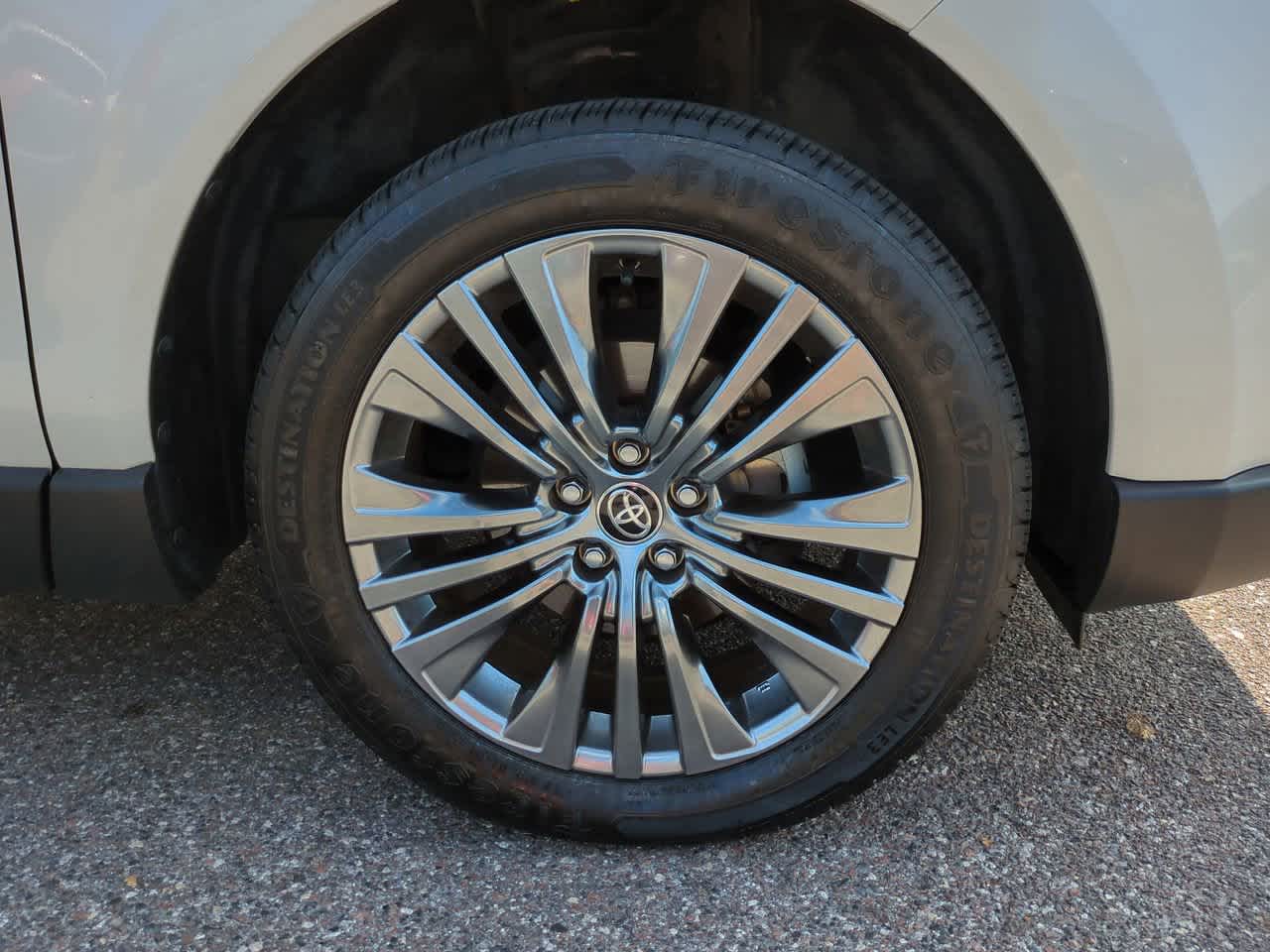 Thumbnail: 2021 Toyota Venza - 11