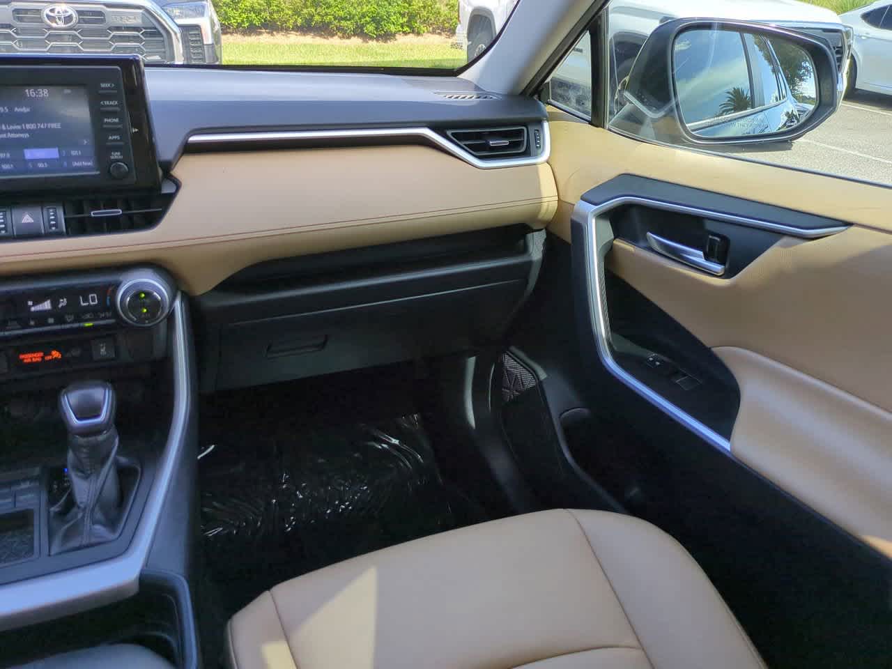 Thumbnail: 2019 Toyota RAV4 - 16