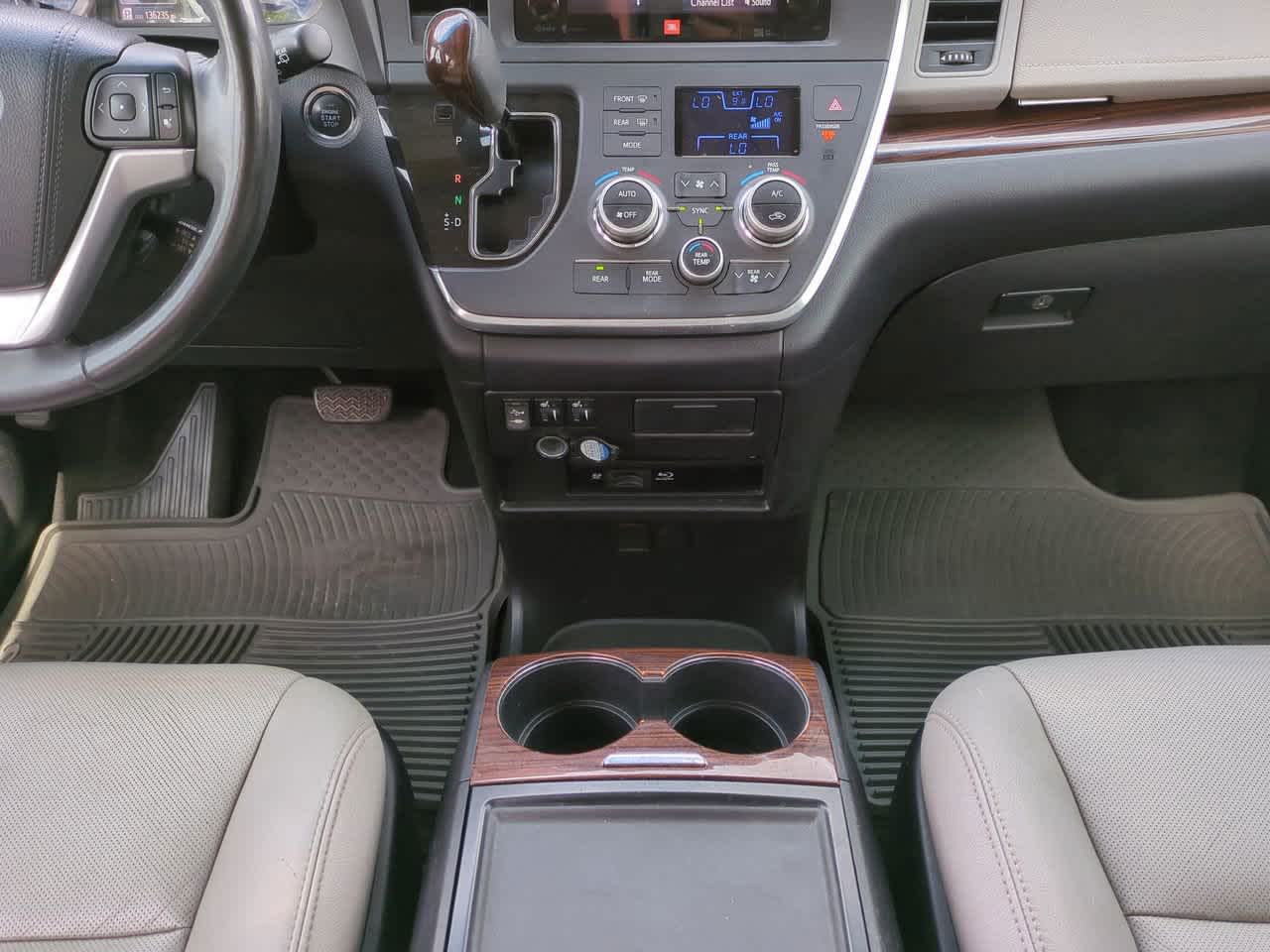 2015 Toyota Sienna Limited 19