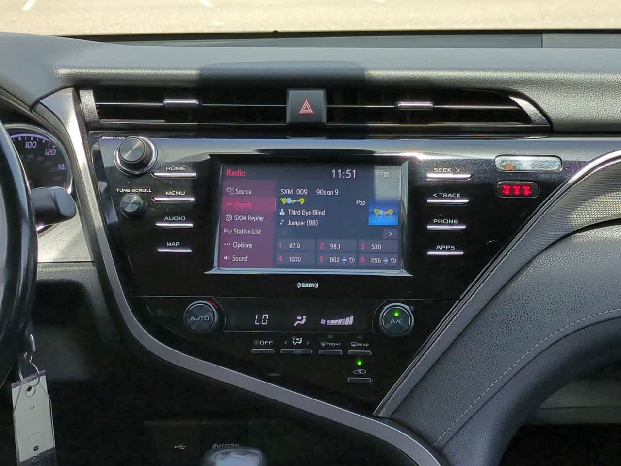 2020 Toyota Camry SE 17