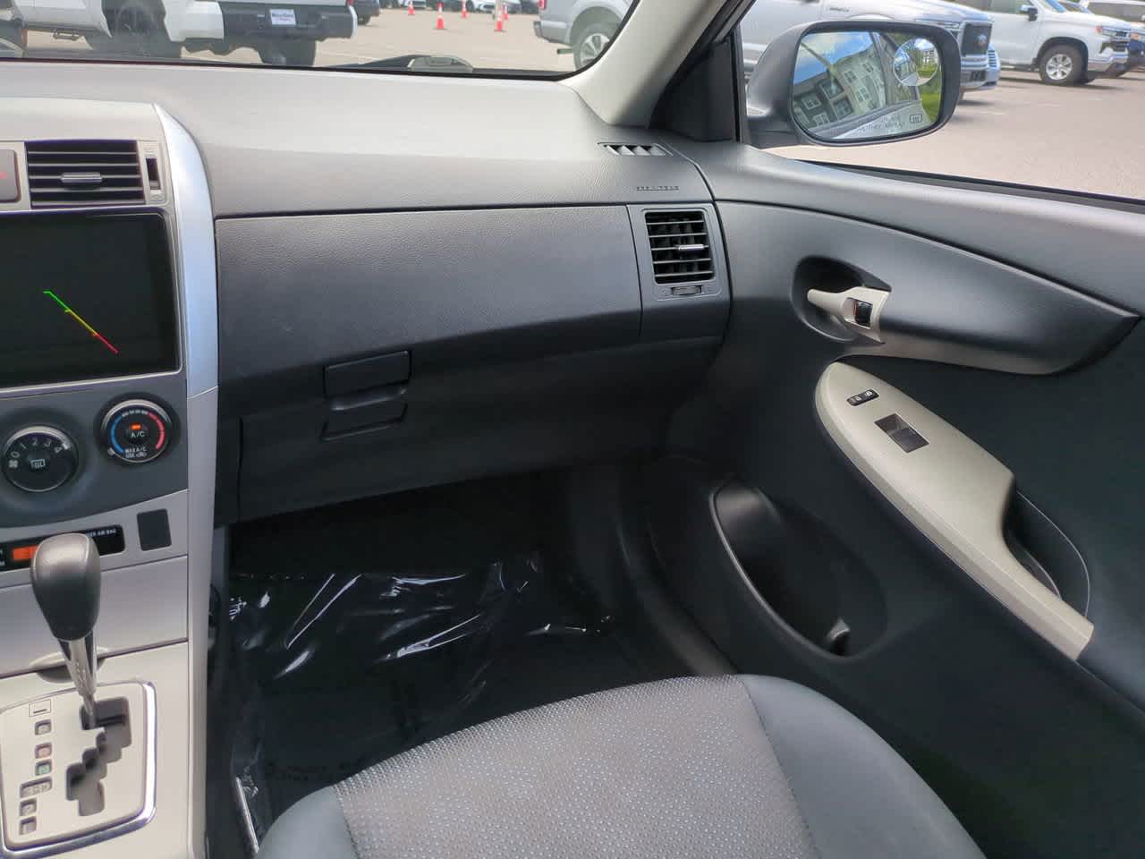 Thumbnail: 2010 Toyota Corolla - 16