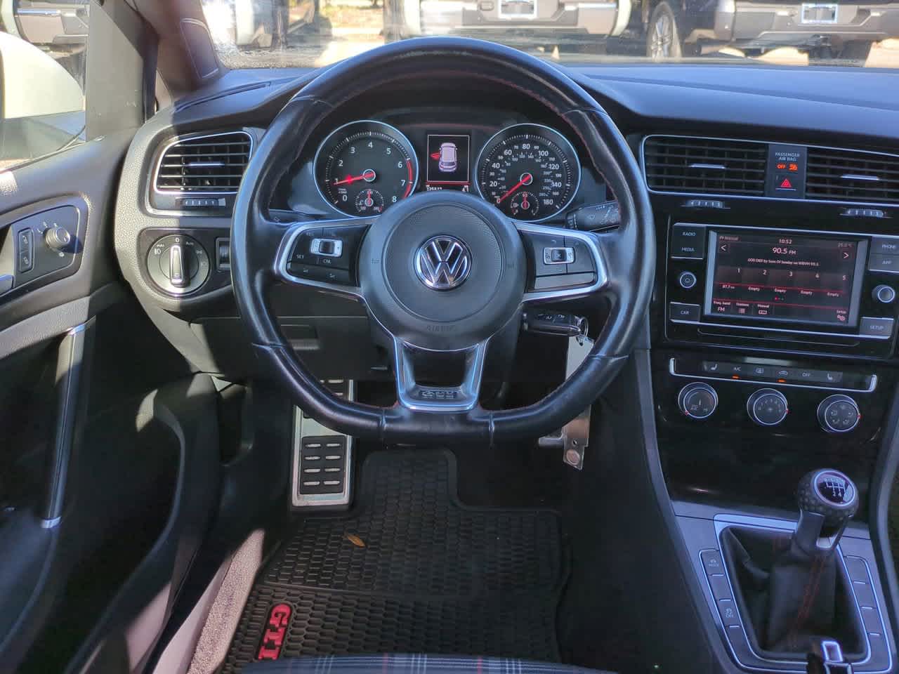 Thumbnail: 2018 Volkswagen Golf - 14