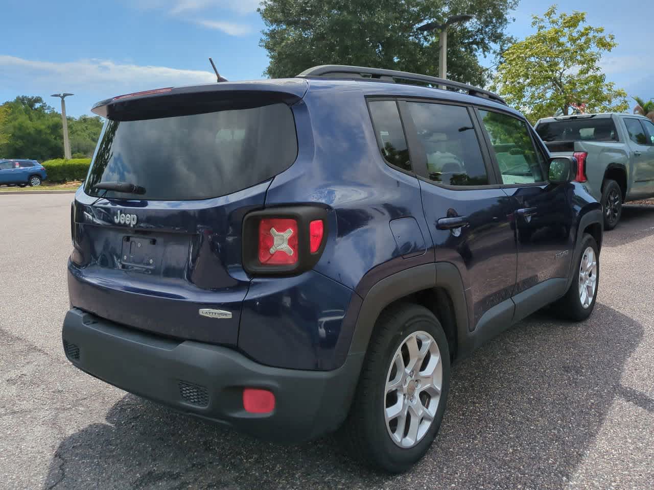 Thumbnail: 2017 Jeep Renegade - 6