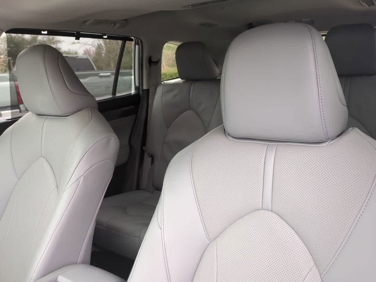 Thumbnail: 2023 Toyota Highlander - 8