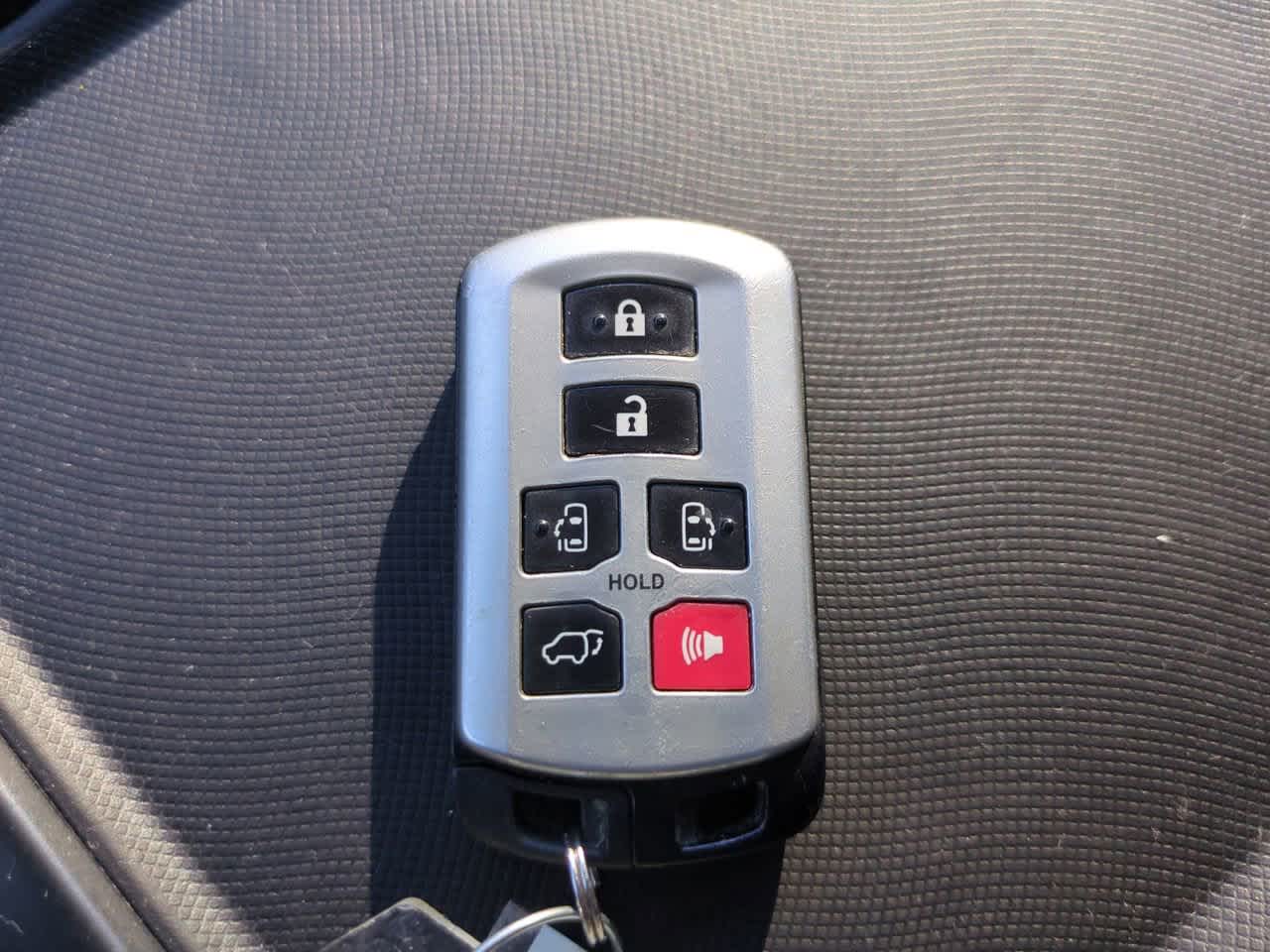 Thumbnail: 2017 Toyota Sienna - 30