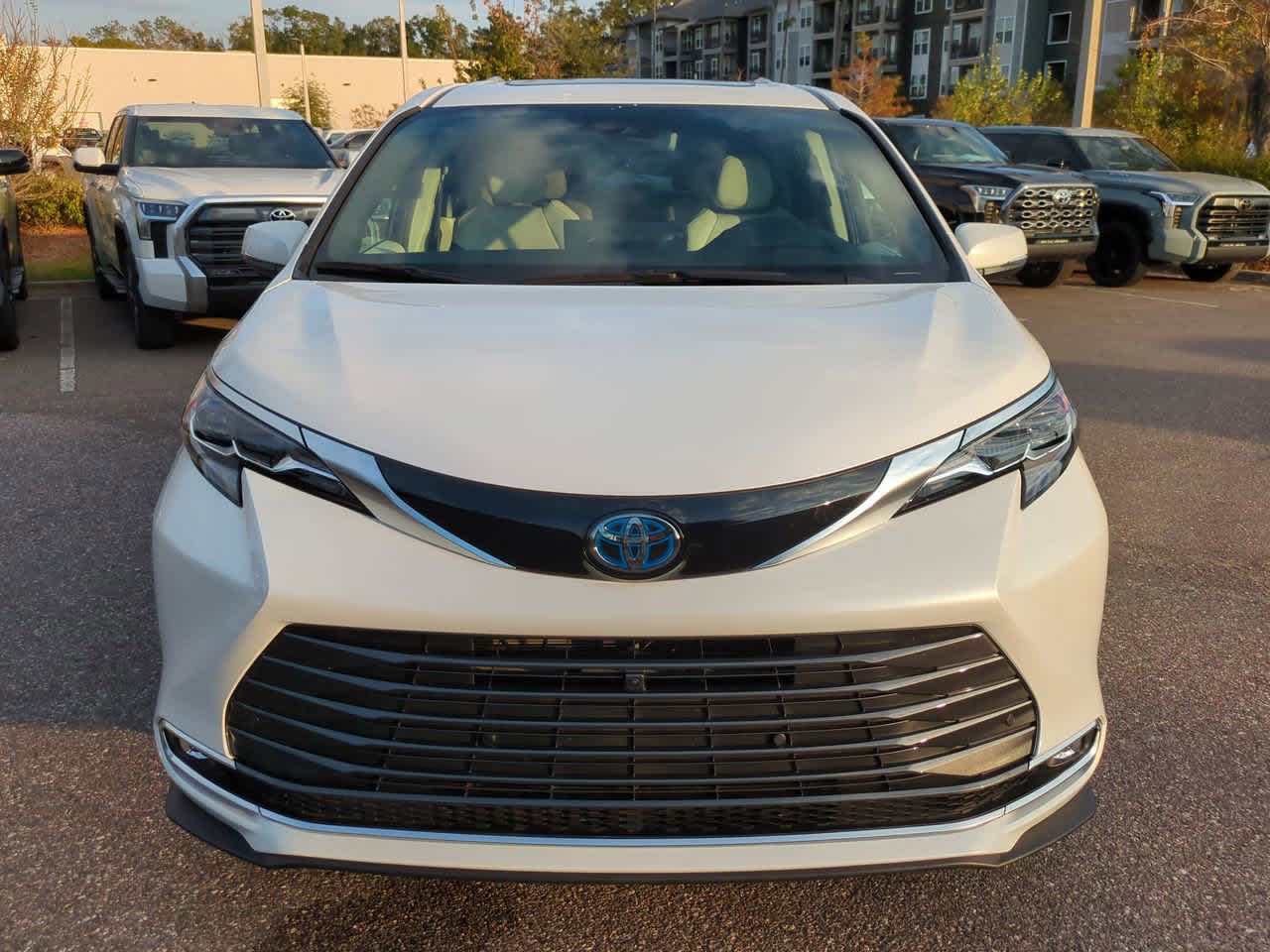 Thumbnail: 2025 Toyota Sienna - 8