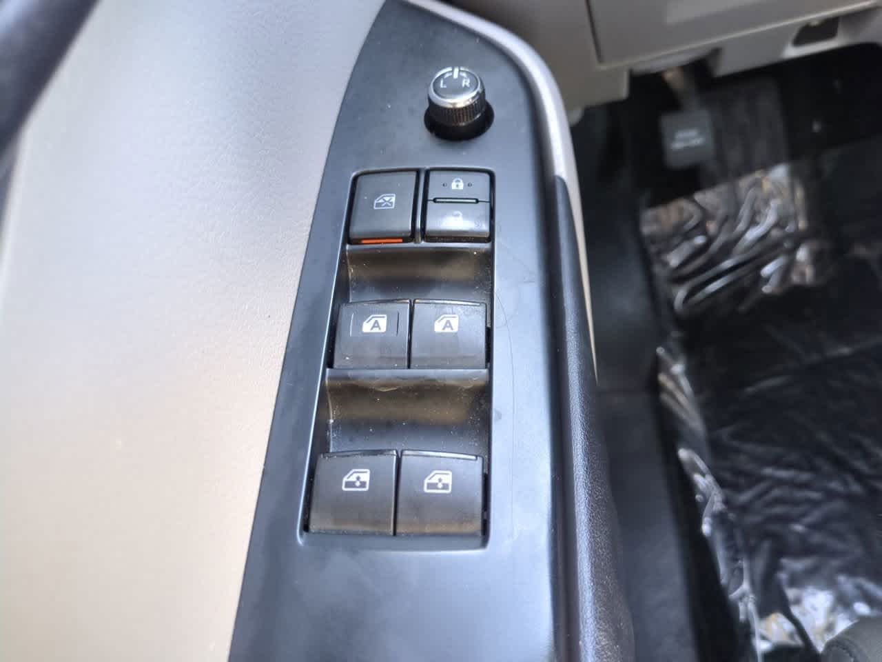 Thumbnail: 2015 Toyota Highlander - 25