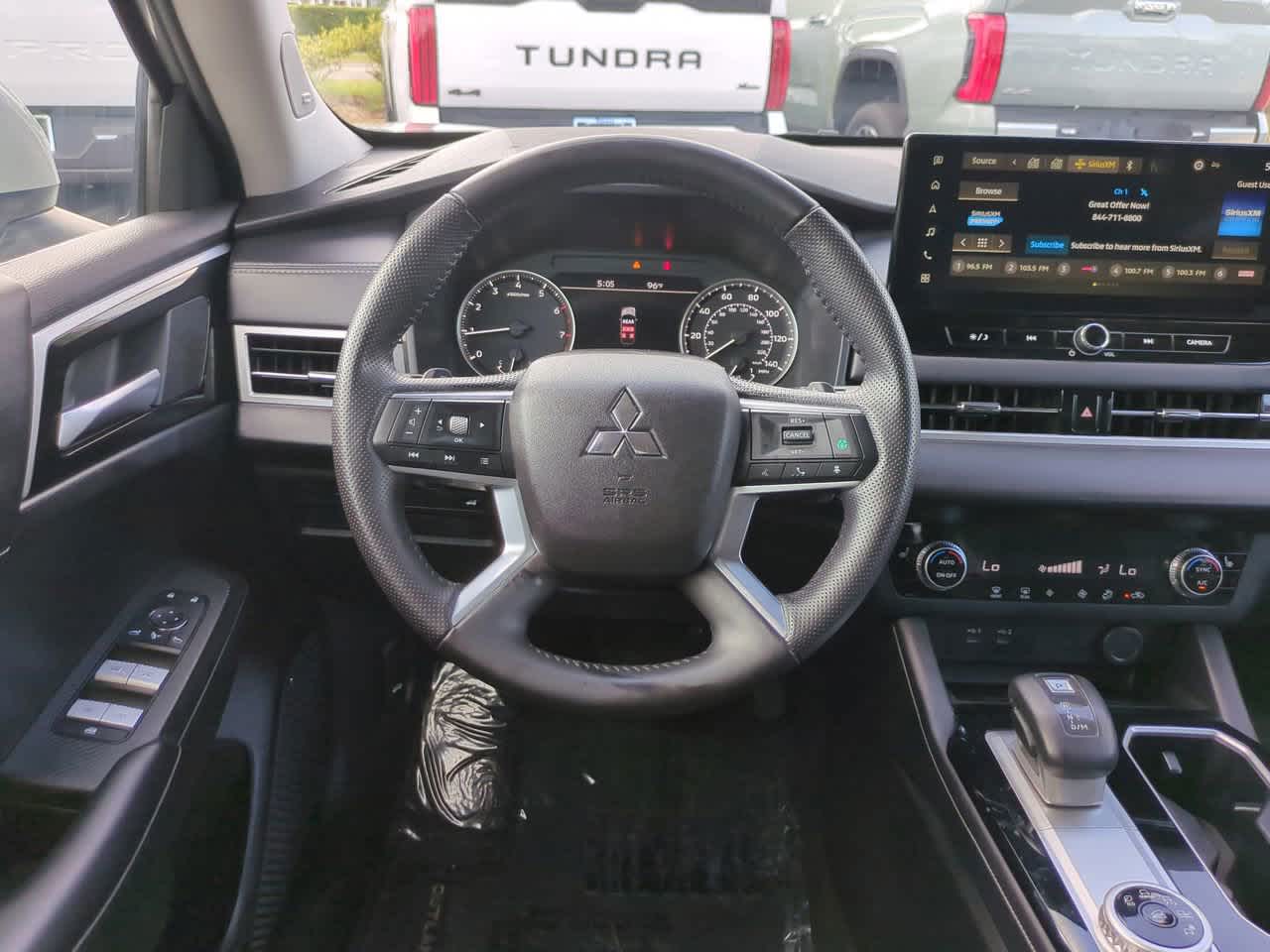 Thumbnail: 2025 Mitsubishi Outlander - 15