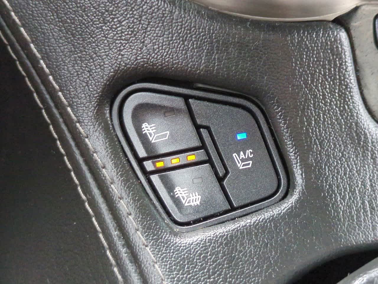 Thumbnail: 2016 GMC Yukon XL - 24