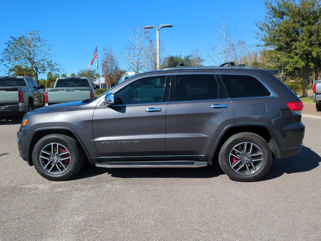 Thumbnail: 2018 Jeep Grand Cherokee - 3