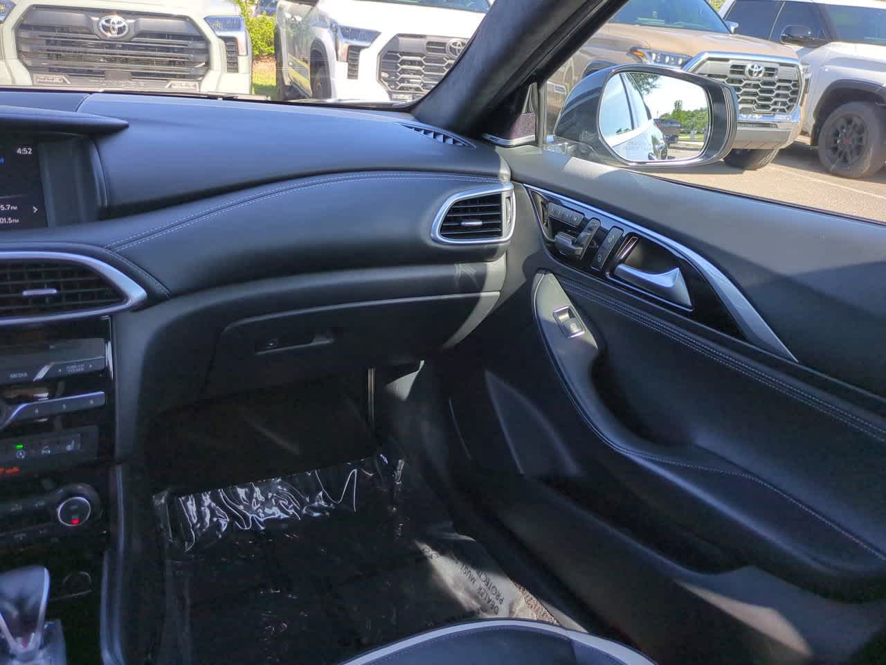 Thumbnail: 2017 INFINITI QX30 - 16