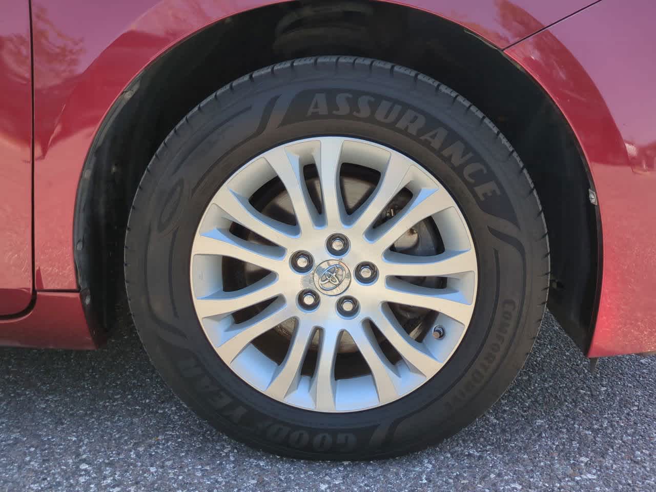 Thumbnail: 2014 Toyota Sienna - 11