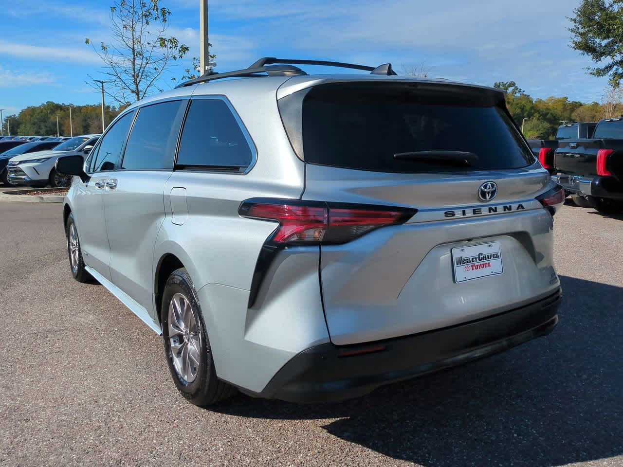Thumbnail: 2021 Toyota Sienna - 4