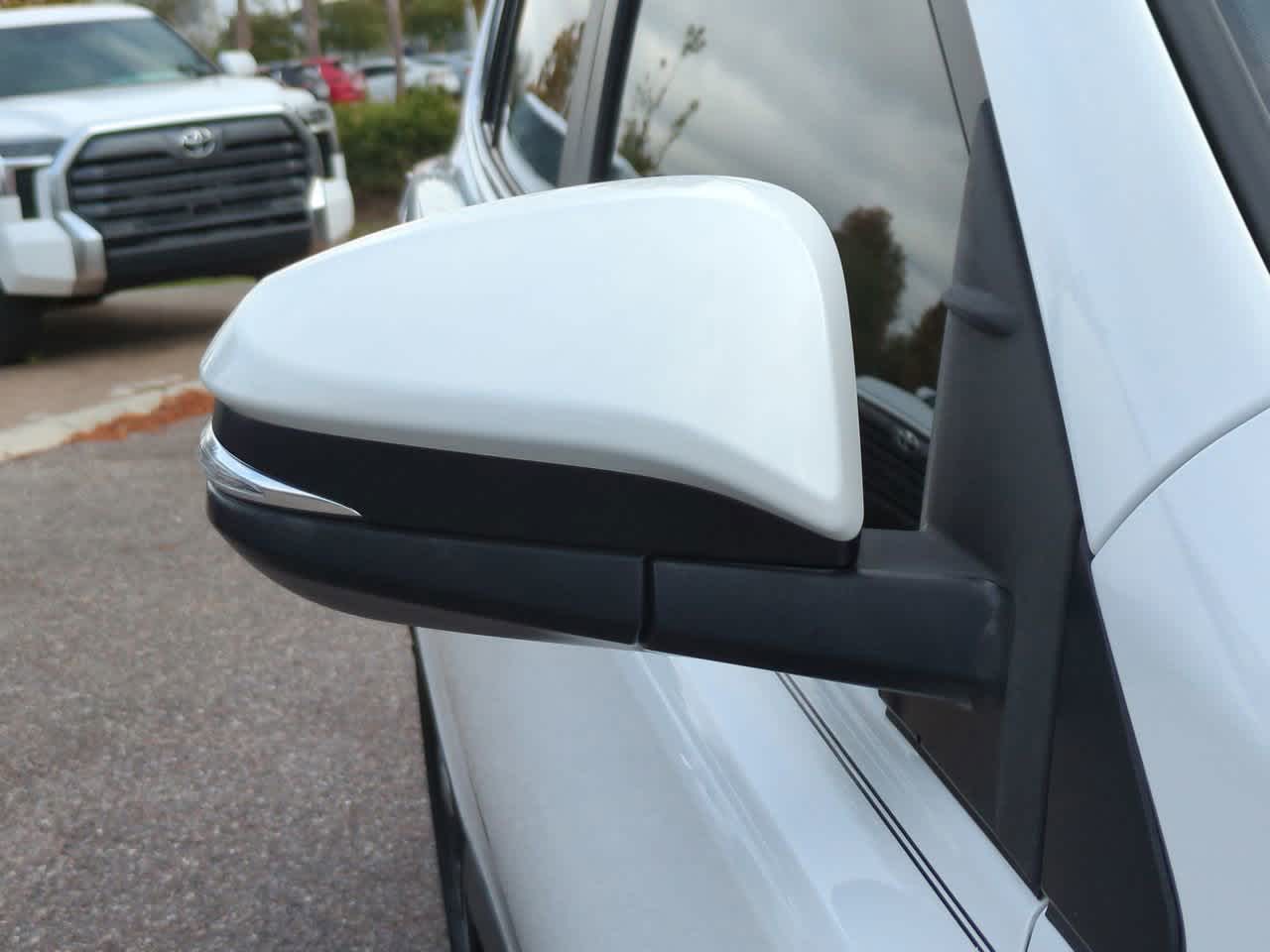 Thumbnail: 2018 Toyota RAV4 - 12