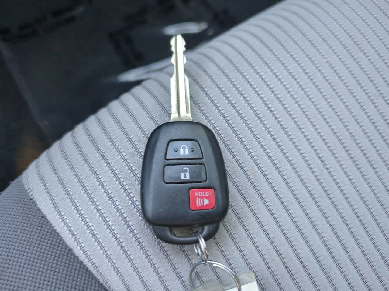 Thumbnail: 2015 Toyota RAV4 - 25