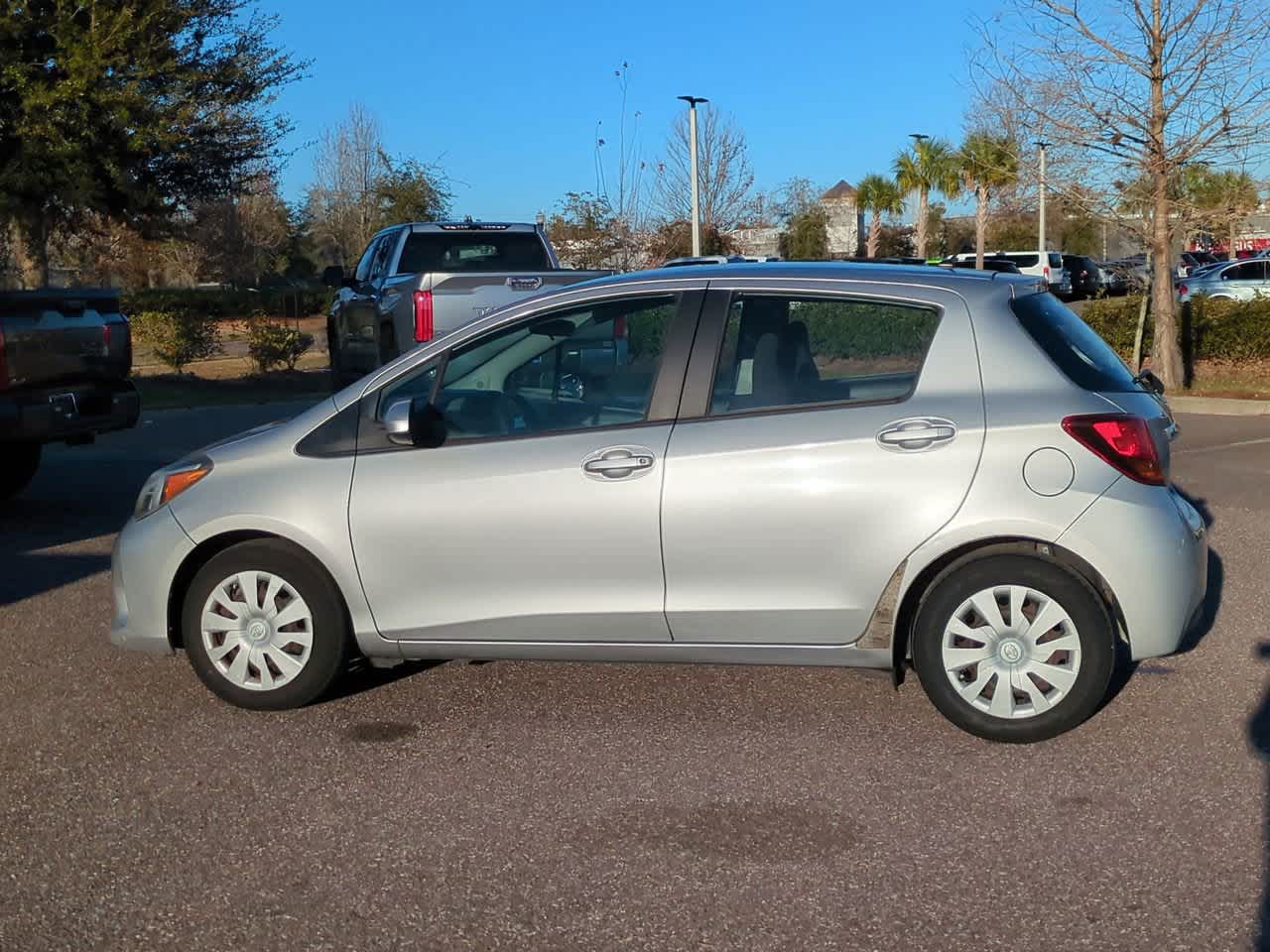 Thumbnail: 2017 Toyota Yaris - 3