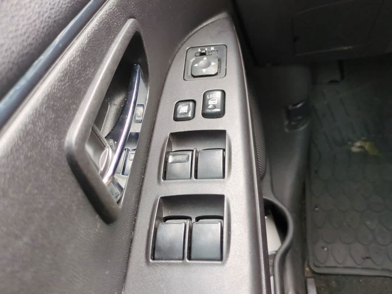 Thumbnail: 2015 Mitsubishi Outlander Sport - 21