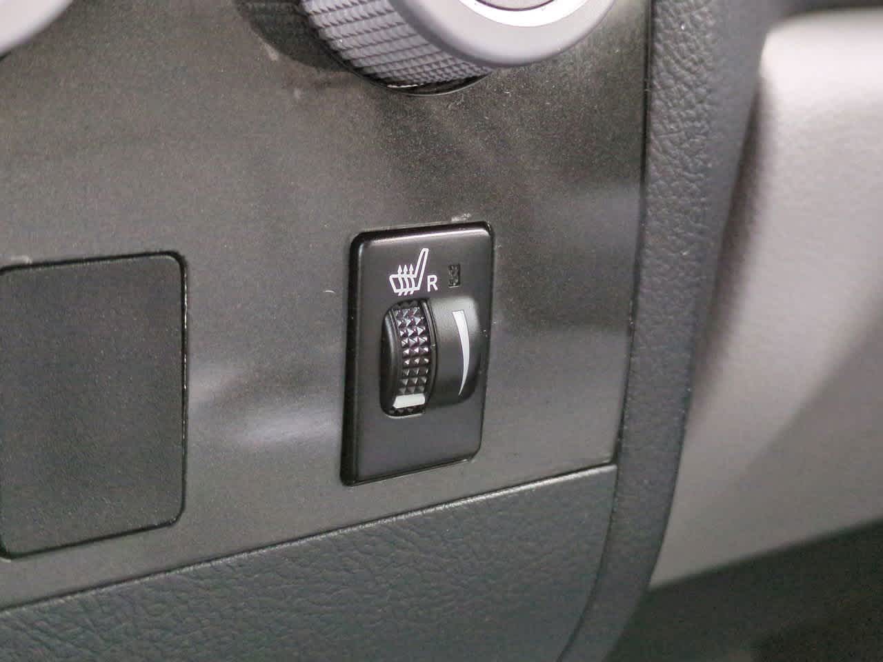 Thumbnail: 2010 Toyota Tundra - 21