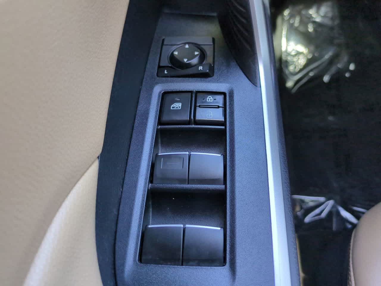 Thumbnail: 2019 Toyota RAV4 - 23